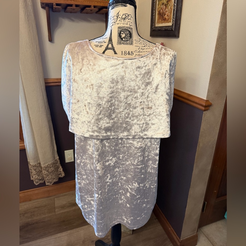 Anthropologie Maeve Short-Sleeve Drapey Velvet Tee - Picture 9 of 10